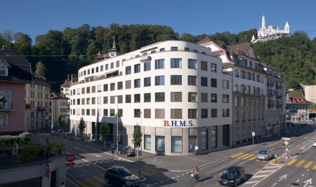 RisiAlbania mbështetje drejt karrierës! Të rinjtë shqiptarë mund të transferojnë studimet dhe të punojnë në Zvicër